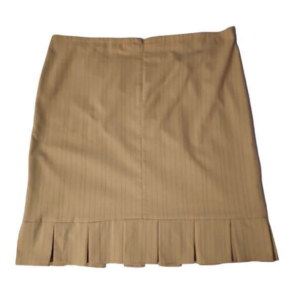 EUC Studio I Petite 2-piece suit, 3/4 length sleeves,  tan w/pinstripes, 14P - Picture 4 of 7